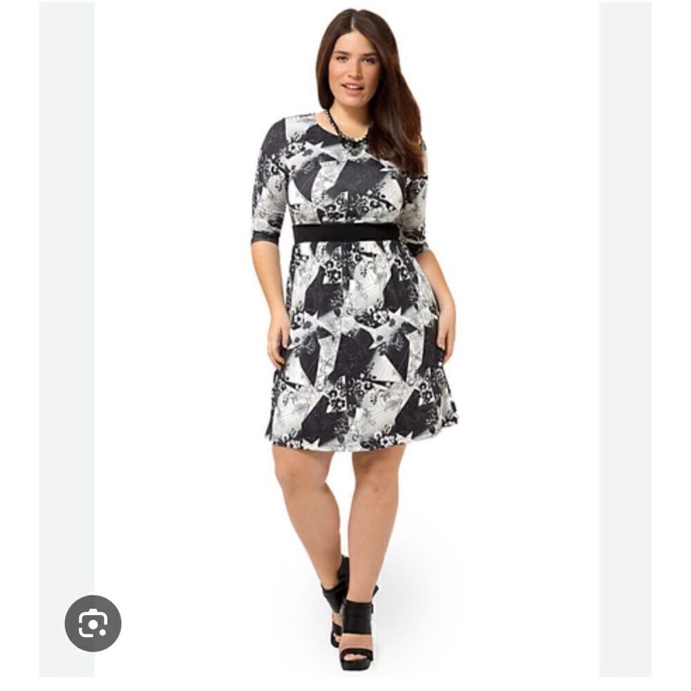 Triste Red, White, & Blue Abstract Art Chelsea Dress 1X SEE PHOTOS FOR COLORS